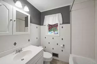 146 Dawn Dr, Centereach, NY 11720 - Photo 12