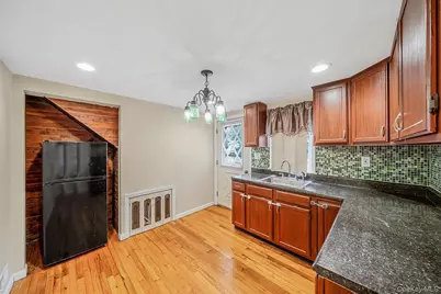 146 Dawn Drive, Centereach, NY 11720 - Photo 16