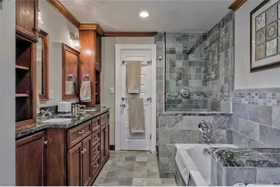14 Buckingham Place, Manhasset, NY 11030 - Photo 32