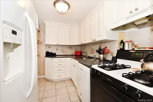 52-54 65th Pl, Maspeth, NY 11378 - Photo 12