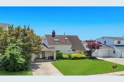 266 Duckpond Drive S, Wantagh, NY 11793 - Photo 4