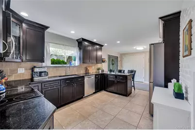266 Duckpond Drive S, Wantagh, NY 11793 - Photo 8