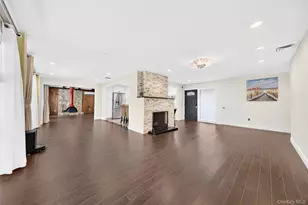 26 Oaks Hunt Rd, Great Neck, NY 11020 - Photo 10