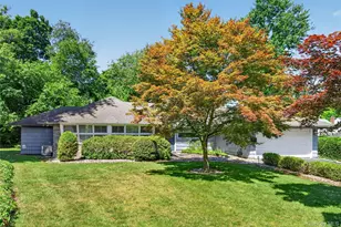 26 Oaks Hunt Rd, Great Neck, NY 11020 - Photo 1