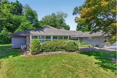 26 Oaks Hunt Road, Great Neck, NY 11020 - Photo 2