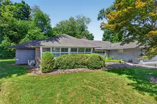 26 Oaks Hunt Rd, Great Neck, NY 11020 - Photo 2