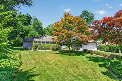 26 Oaks Hunt Road, Great Neck, NY 11020 - Photo 24