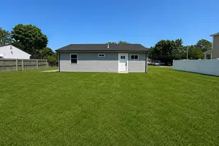 818 Meade Ave, Bellport, NY 11713 - Photo 12