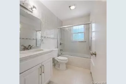 224 New Hyde Park Road, Franklin Square, NY 11010 - Photo 12