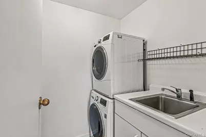 100 Hilton Avenue #417, Garden City, NY 11530 - Photo 12