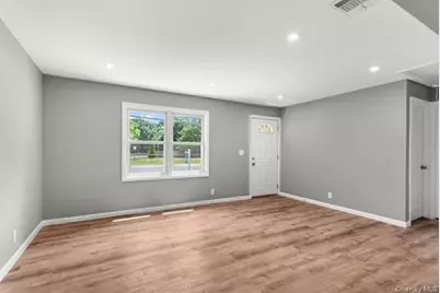 1340 Manor Lane, Bay Shore, NY 11706 - Photo 10