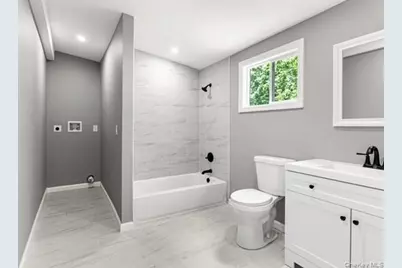 1340 Manor Lane, Bay Shore, NY 11706 - Photo 4