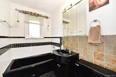 18418 69th Avenue, Fresh Meadows, NY 11365 - Photo 20