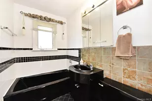 184-18 69th Ave, Fresh Meadows, NY 11365 - Photo 20