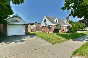 184-18 69th Ave, Fresh Meadows, NY 11365 - Photo 2