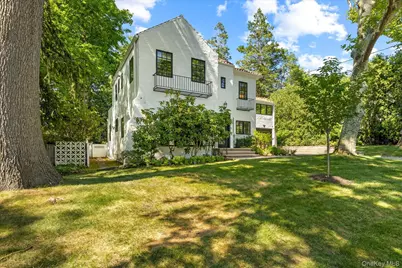 143 Baker Hill Road, Great Neck, NY 11023 - Photo 2