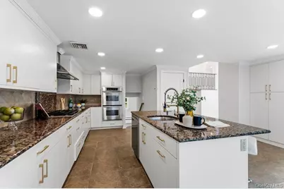 12 E Park Drive, Old Bethpage, NY 11804 - Photo 14
