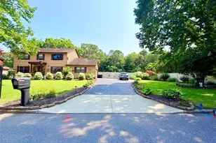 4 John Vincent Ct, Centereach, NY 11720 - Photo 2