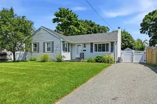 49 Bacon Ln, Babylon, NY 11702 - Photo 2