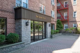 1 Vincent Rd, Bronxville, NY 10708 - Photo 4