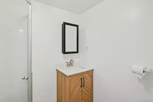 46 Oakland Ave, Central Islip, NY 11722 - Photo 26