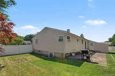 46 Oakland Avenue, Central Islip, NY 11722 - Photo 6