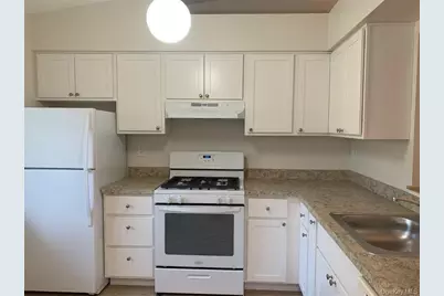 85 N Middletown Road #D2, Nanuet, NY 10954 - Photo 2