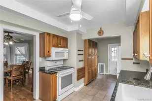 43 Elm St, Lynbrook, NY 11563 - Photo 16