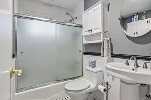 246 29th St, Lindenhurst, NY 11757 - Photo 10
