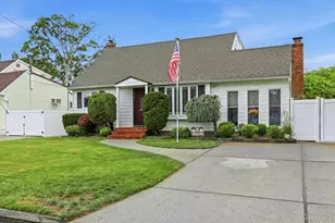 246 29th St, Lindenhurst, NY 11757 - Photo 2