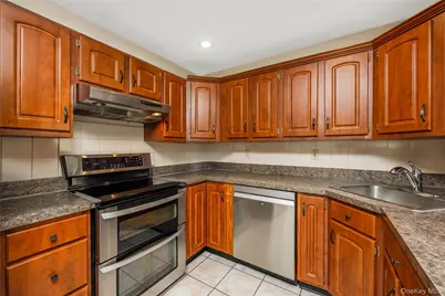 338 Southside Avenue, Freeport, NY 11520 - Photo 10