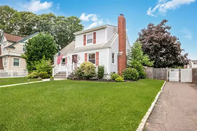338 Southside Avenue, Freeport, NY 11520 - Photo 2