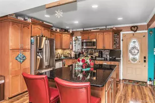 18 Hedge Ln, Westbury, NY 11590 - Photo 8