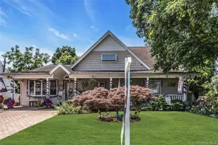 18 Hedge Ln, Westbury, NY 11590 - Photo 28