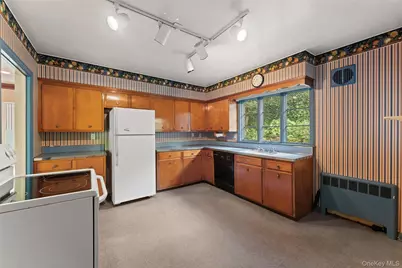 418 Read Avenue, Yonkers, NY 10707 - Photo 8