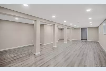 28 High Street, Farmingdale, NY 11735 - Photo 16