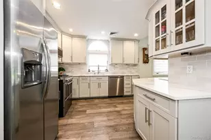 10 Dorset Ln, Rockville Centre, NY 11570 - Photo 12