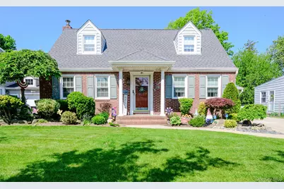 10 Dorset Lane, Rockville Centre, NY 11570 - Photo 1
