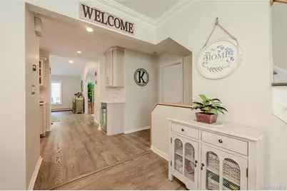 10 Dorset Lane, Rockville Centre, NY 11570 - Photo 2