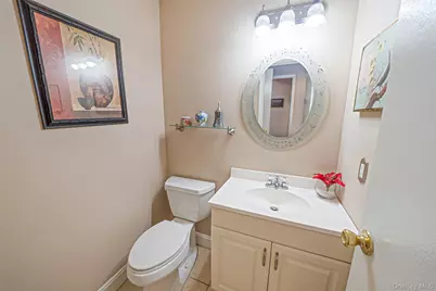 113 Laurel Lane, Wantagh, NY 11793 - Photo 12