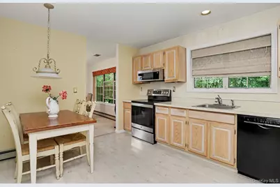 3176 Woodfield Court, Yorktown Heights, NY 10598 - Photo 8