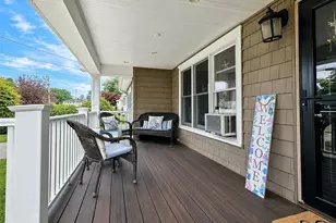 19 Evy Ct, Sayville, NY 11782 - Photo 2