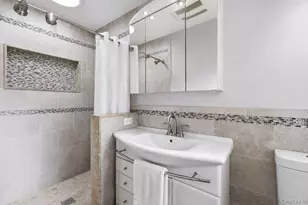 23 Maryetta Ct, Syosset, NY 11791 - Photo 18