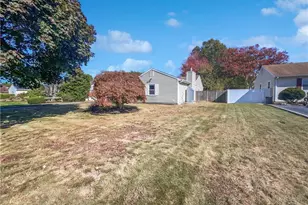11 Frost Valley Dr, Patchogue, NY 11772 - Photo 10