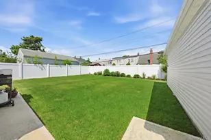 37 Gun Ln, Levittown, NY 11756 - Photo 4