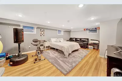 327 Wynsum Avenue, Merrick, NY 11566 - Photo 32