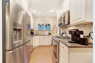 327 Wynsum Avenue, Merrick, NY 11566 - Photo 14