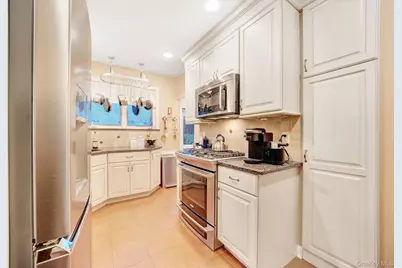327 Wynsum Avenue, Merrick, NY 11566 - Photo 12