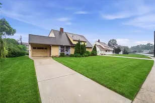 161 Duckpond Dr N, Wantagh, NY 11793 - Photo 2