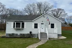 128 Maywood Dr, Mastic Beach, NY 11951 - Photo 4
